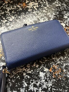 kate spade navy pebbled leather zip wristlet with gold logo